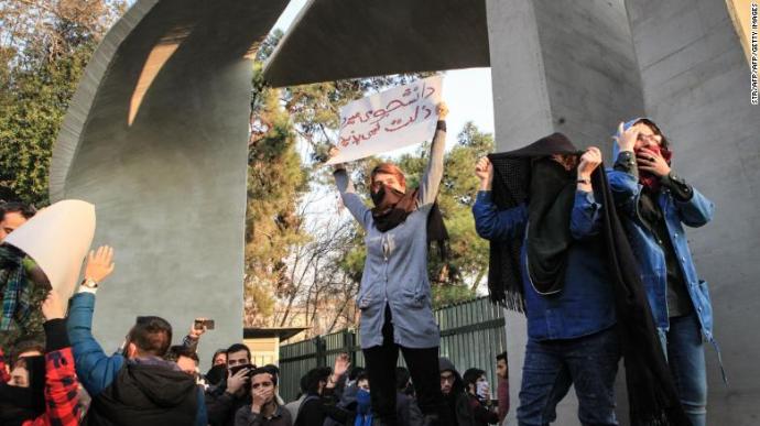 180101084001-cnnee-iran-protestas-exlarge-tease.jpg