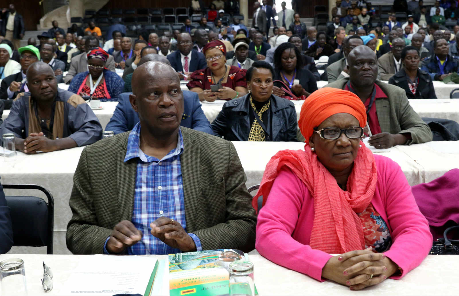 2017-11-19T111852Z_647846400_RC1AC438B500_RTRMADP_3_ZIMBABWE-POLITICS_meitu_1.jpg