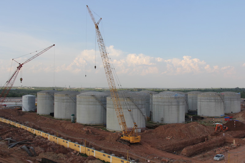 万象赛色塔综合开发区内的老挝第一个石油炼化项目1.JPG