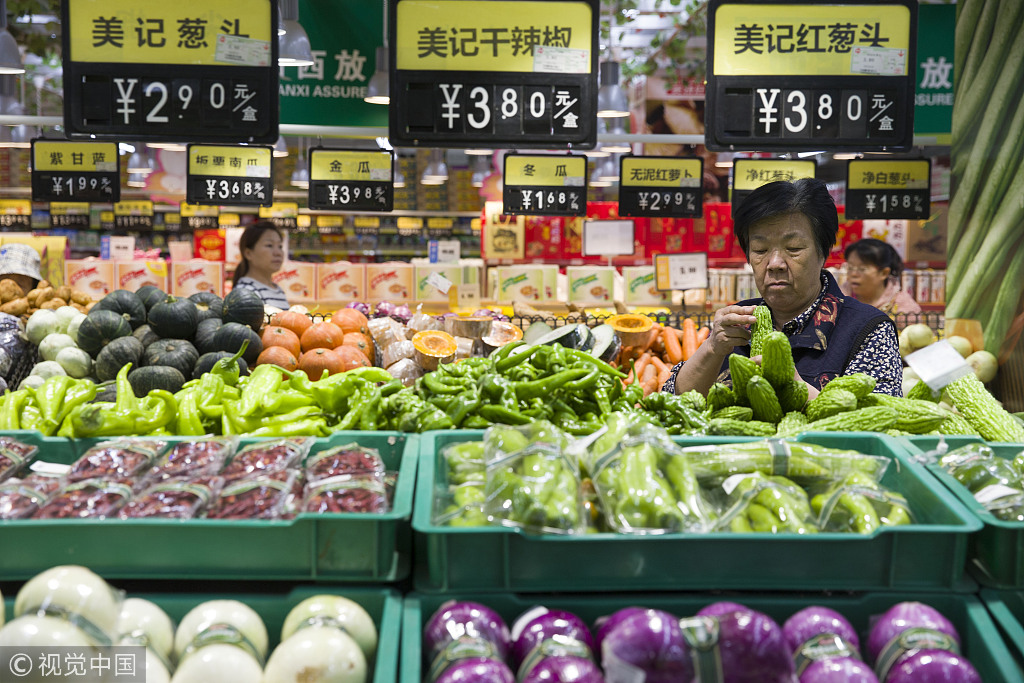 A customer shops for vegetables at a supermarket in Taiyuan city, Shanxi Province, May 10, 2018. [Photo: VCG]