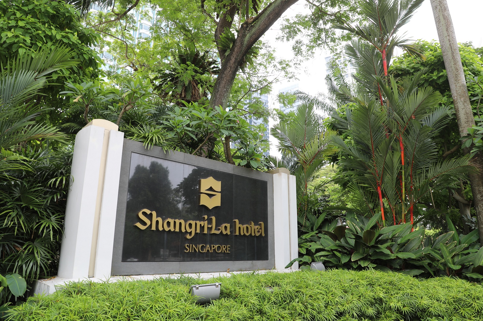 the Shangri-La hotel, where the president Trump will live in.JPG