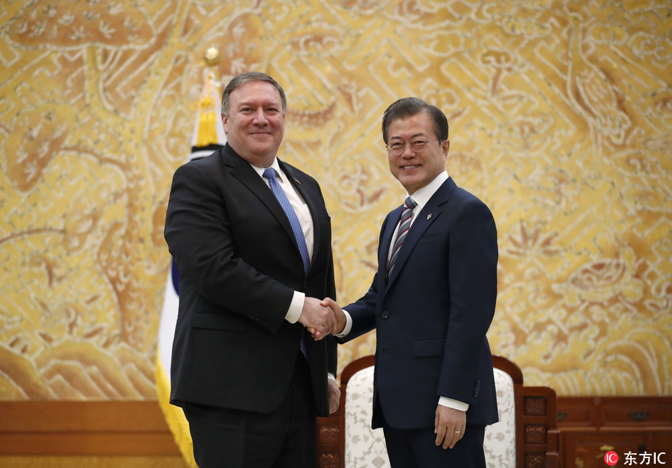 U.S. Secretary of State Mike Pompeo, left, poses with South Korean President Moon Jae-in for a . during a bilateral meeting at the presidential Blue House in Seoul, South Korea Thursday, June 14, 2018. [Photo: IC]