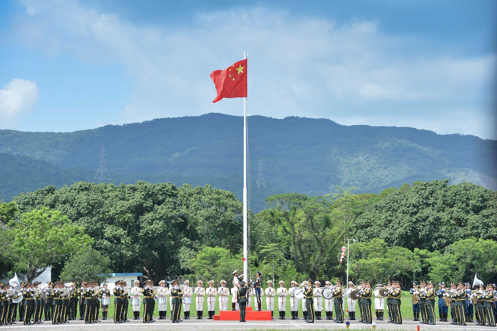 rmrb_48071530423087.png