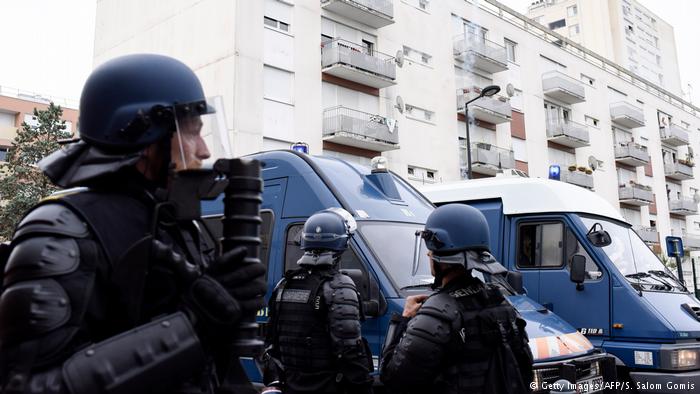 法国警察杀人.jpg
