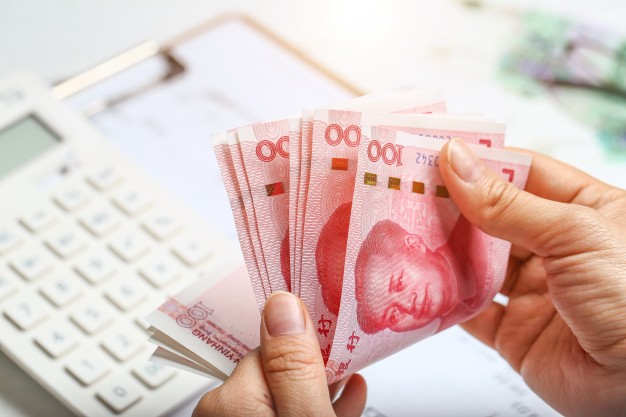 woman-hand-counting-money-rmb_1387-806.jpg