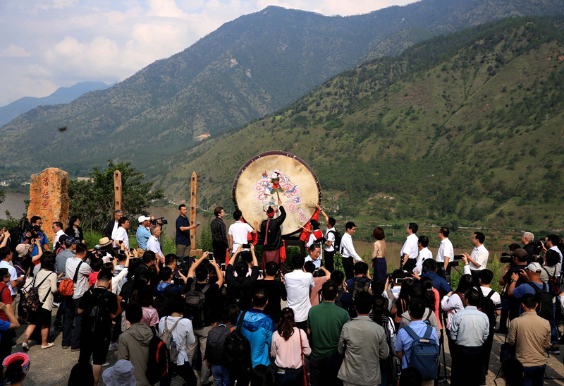 A team made up of Chinese journalists have started their trip along the Yangtze River. They will try to discover the ecological development along the river during the trip. [Photo: cnr.cn]