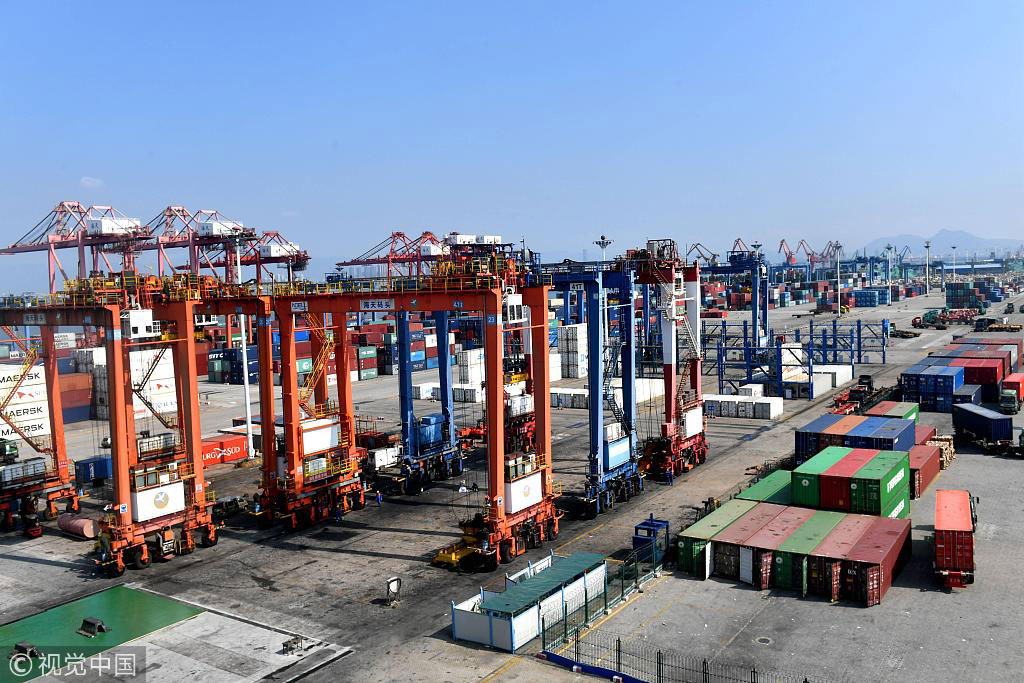 The view of the busy Xiamen port in East China's Fujian Province.[Photo:VCG]