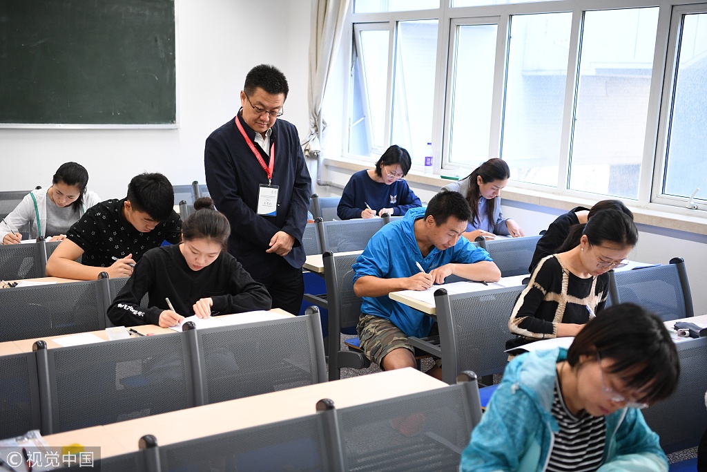  Examinees take the written test for the recruitment process of the Beijing Winter Olympics Committee on Saturday, September 22, in Beijing. [Photo: VCG] 