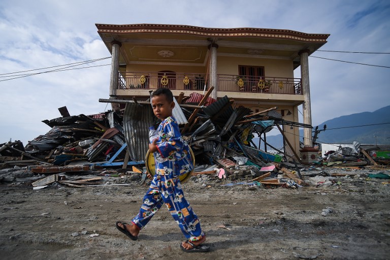 印尼海啸地震后的孩子.jpg