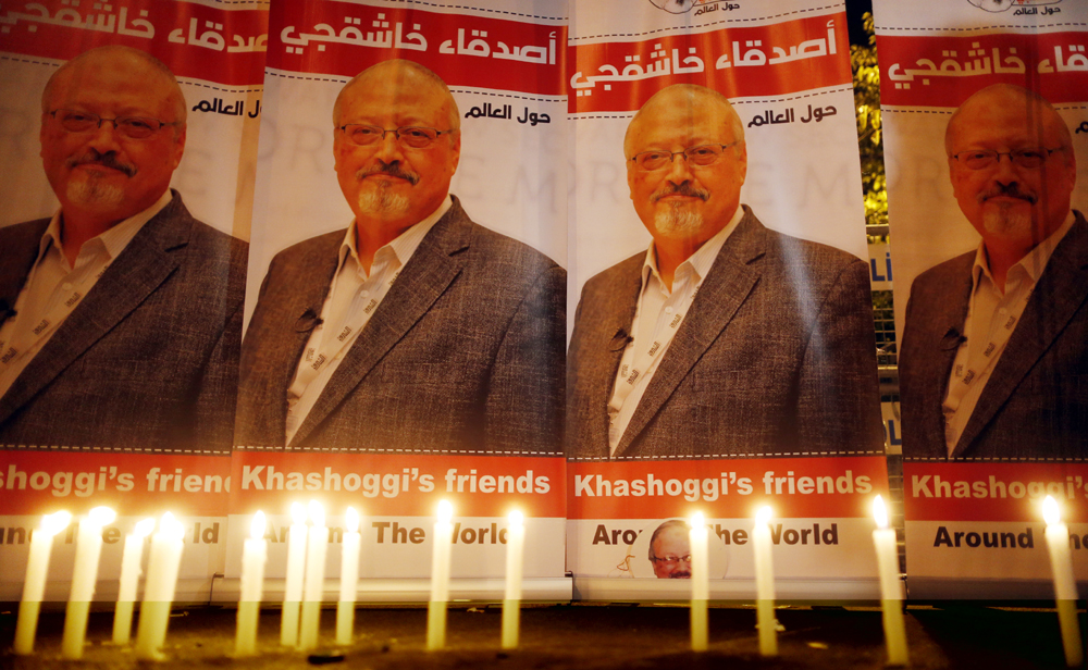 Candles, lit by activists, protesting the killing of Saudi journalist Jamal Khashoggi, are placed outside Saudi Arabia's consulate, in Istanbul, during a candlelight vigil, Oct. 25, 2018. [Photo: AP/Lefteris Pitarakis]