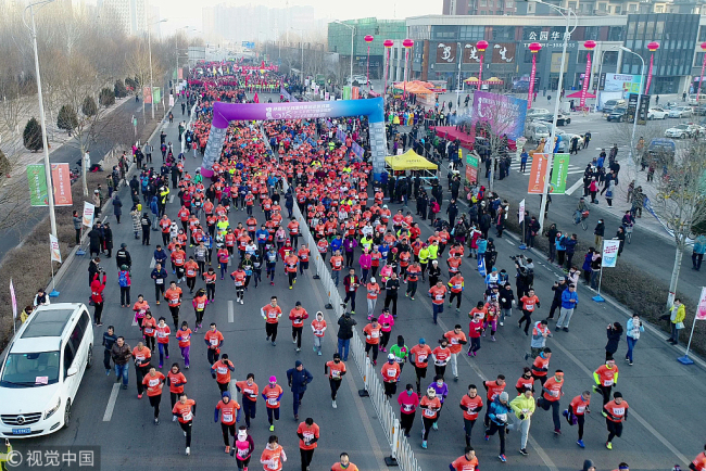 Over 4,000 citizens run a 10-kilometer race in the biting cold to welcome the new year in Yinchuan, northwest China’s Ningxia Hui Autonomous Region on January 1, 2019. [Photo: VCG]