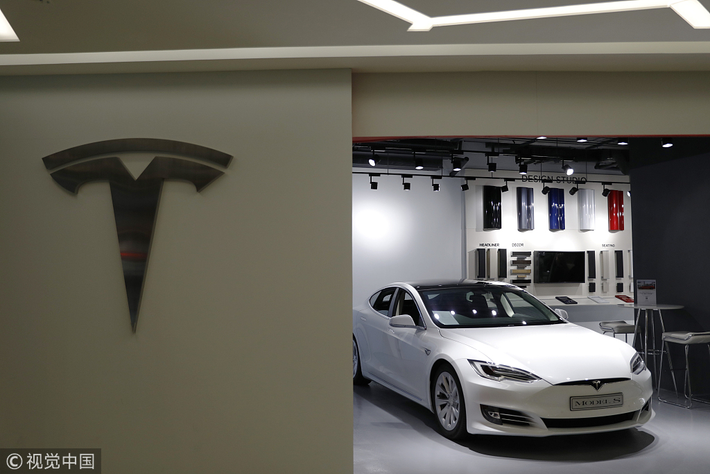 Model S electric vehicle sits on display at a showroom in Hong Kong, China, on Friday, Nov. 23, 2018. [Photo: VCG]