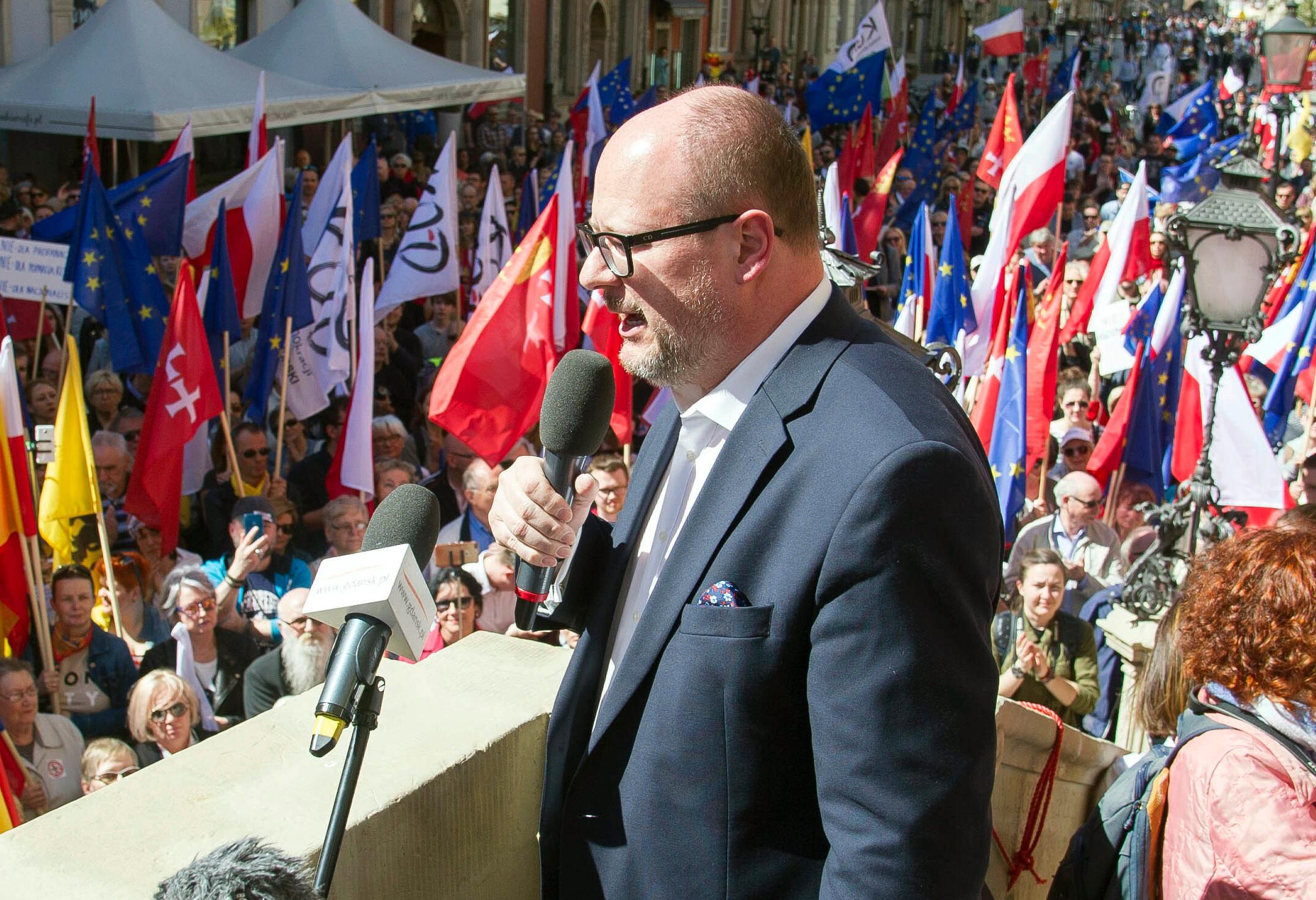 In this Saturday, April 21, 2018 file photo, the mayor of Gdansk, Pawel Adamowicz addresses a rally organized in protest against a recent gathering by far-right groups in this Baltic coast city, in Gdansk, Poland. [File photo: AP /Wojciech Strozyk]