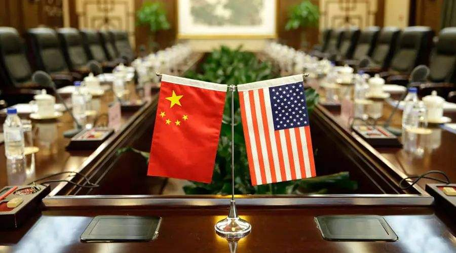 China, US hold.jpg