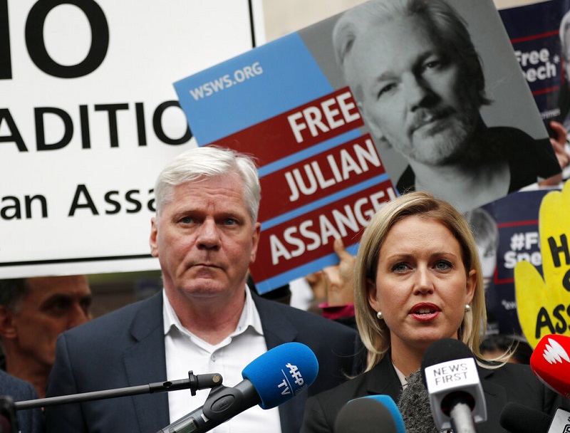 Assange refuses.jpg